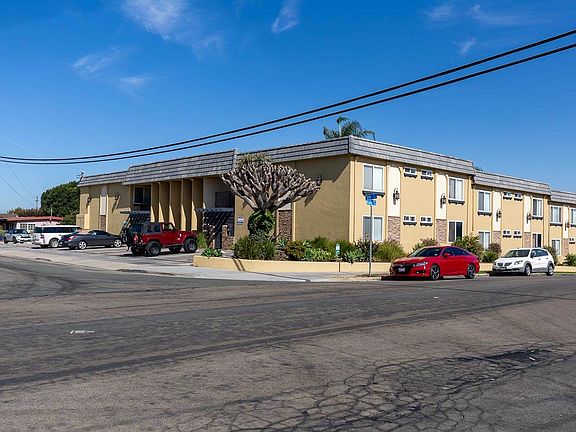 2nd image of 589 11th St APT 15