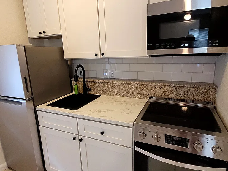 533 Ditmar St #B — Photo 20