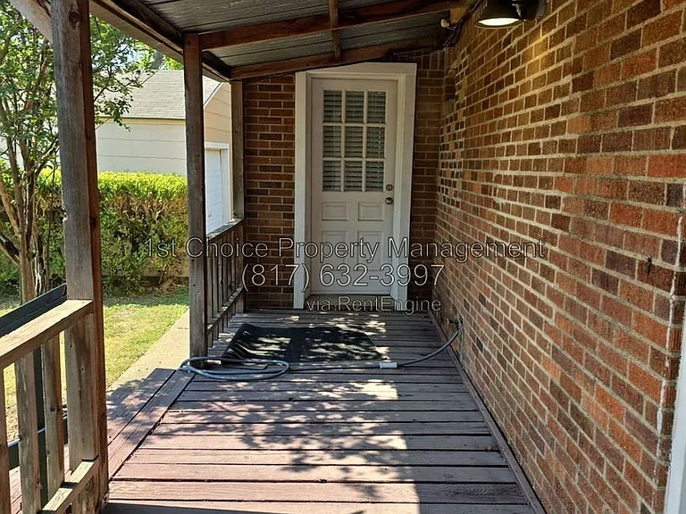 3241 Sandage Ave — Photo 7