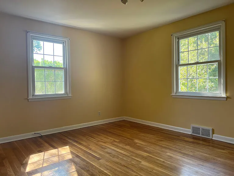 2197 Kings Hwy — Photo 9