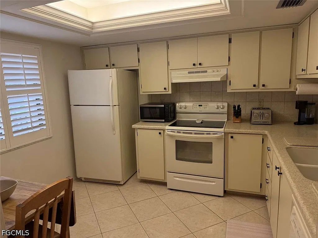 2 bed, 2.0 bath, 1050 sqft, $4,000 — Photo 4