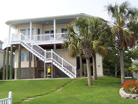 2nd image of 101 E Island Dr