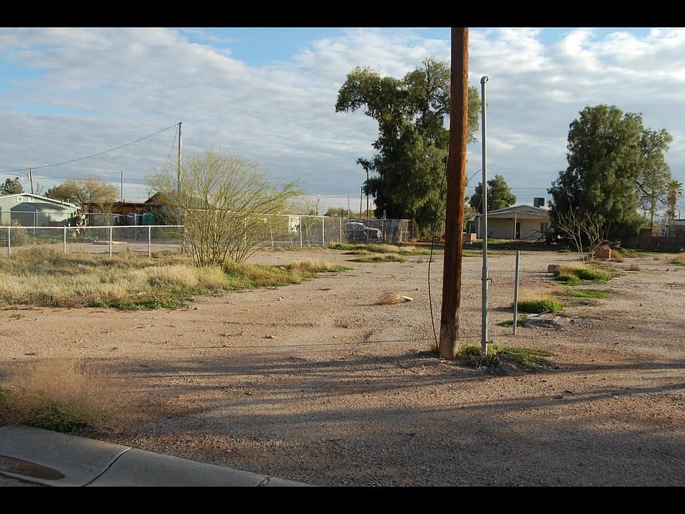 1st image of 211 W 2nd Pl