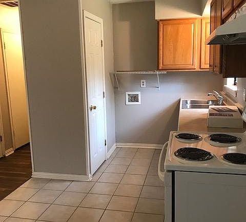 5th image of 302 Hilltop Ln