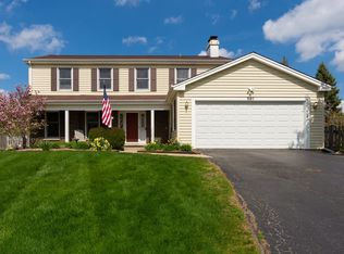 561 Westminster Pl, Mundelein, IL 60060