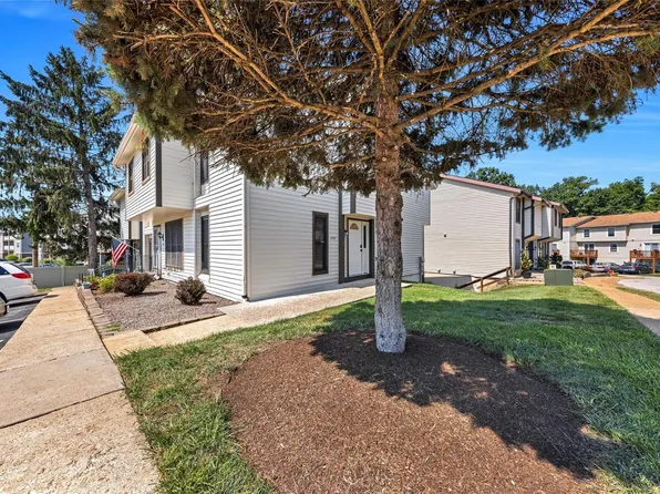 157 Chatterbird Ln APT D, Eureka, MO 63025