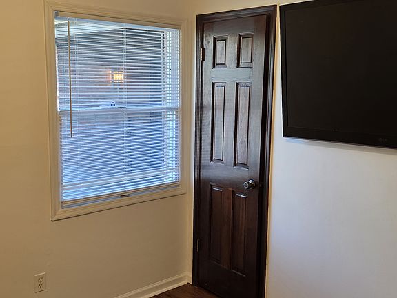 5th image of 2131 Seneca Dr