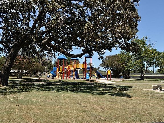 4th image of 0 1st St