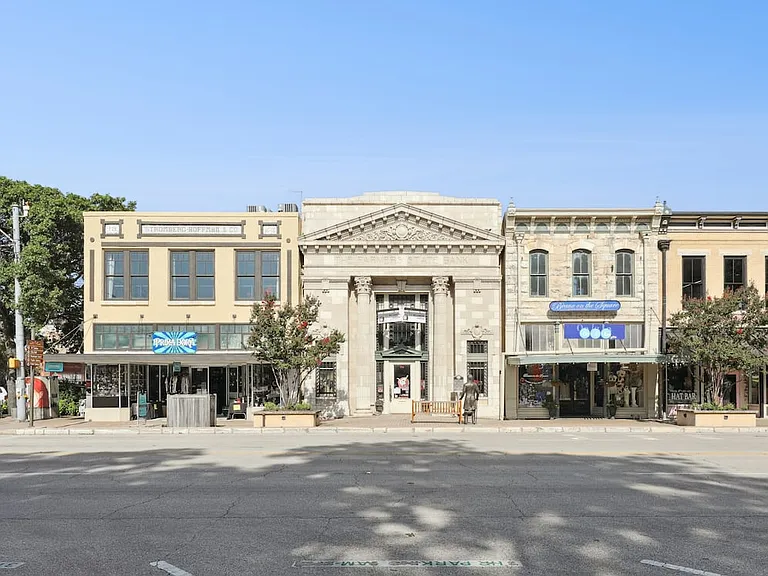 Short distance from The Williamson Museum