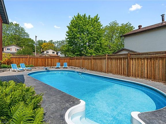 4th image of 25 Burke Dr