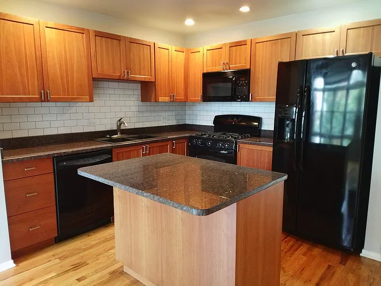 2310 W Bloomingdale Ave — Photo 2