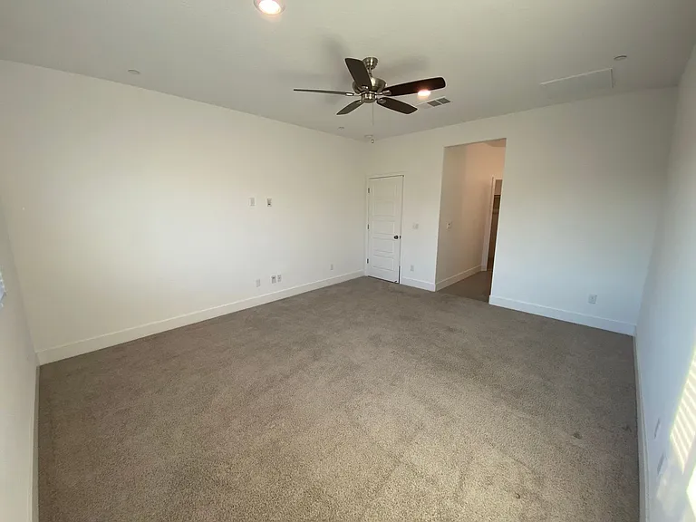 113 E Tyler Ave — Photo 9