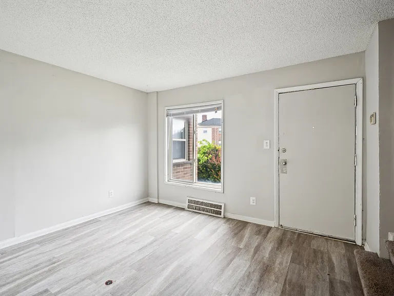 Franklin Village Apartments — Photo 14