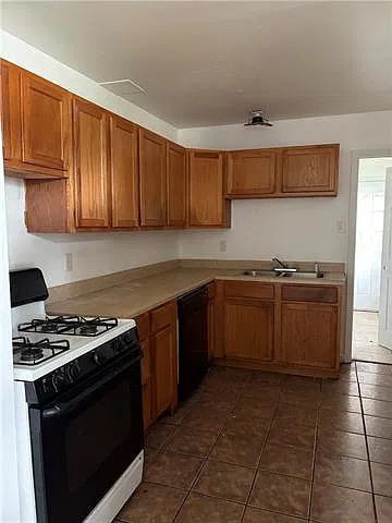 3 bed, 2.0 bath, 1150 sqft, $1,800 — Photo 3