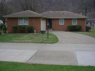 126 Shawnee Est, Winfield, WV 25213
