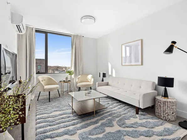 2006 Avenue V image 1 of 7