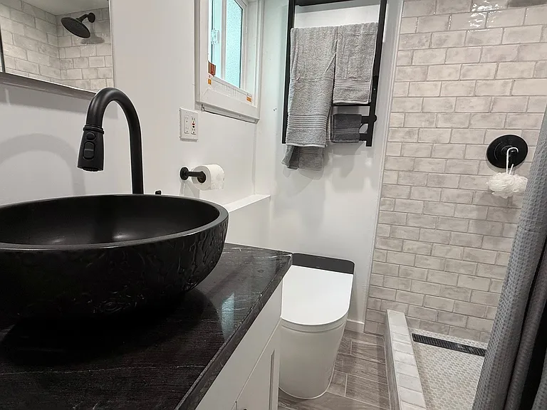 570 Park Ave — Photo 21