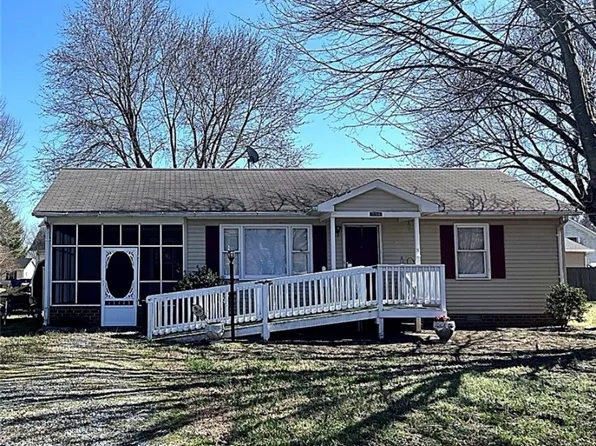 1134 Tanyard Dr, Tappahannock, VA 22560