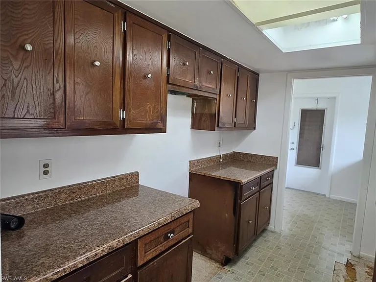 33 Broadway Cir — Photo 15