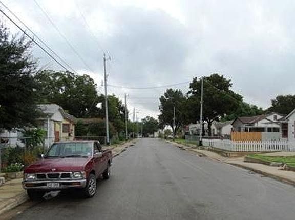 3rd image of 223 W Hart Ave
