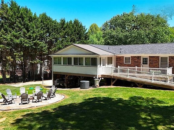 4th image of 129 Swiss Haven Dr