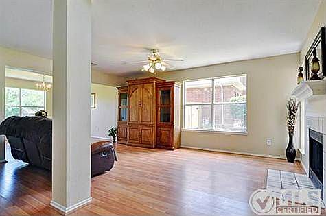 5th image of 2323 Wilmette Dr