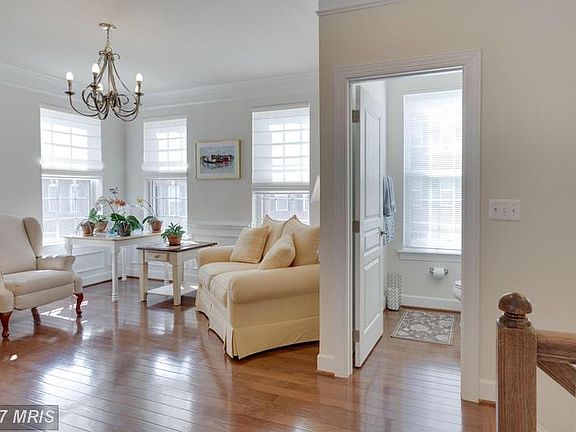 5th image of 4088 Glendale Way