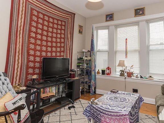 3rd image of 1736 W Newport Ave #1JF
