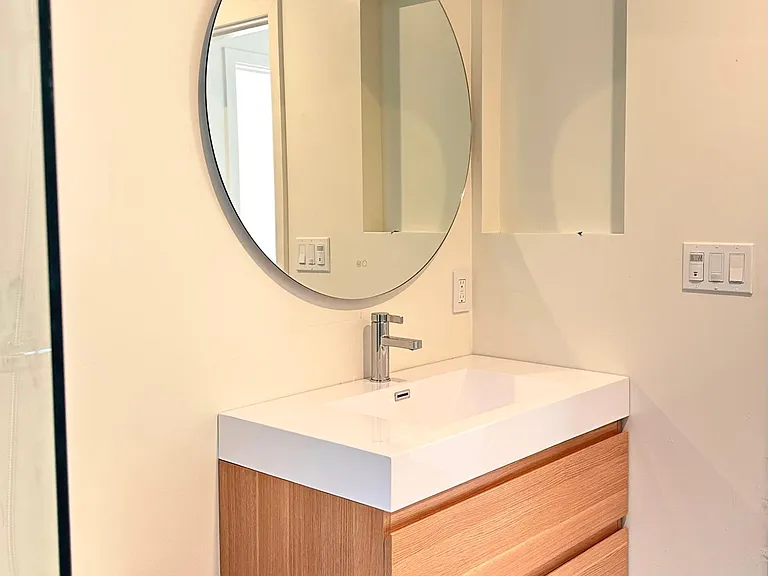 1376 Geneva Ave — Photo 4