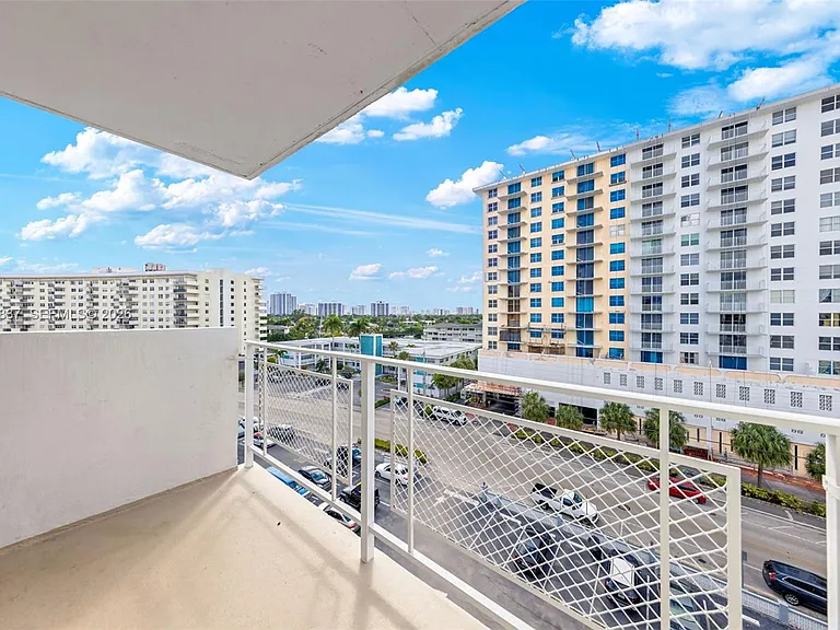 430 Golden Isles Dr #707 — Photo 6