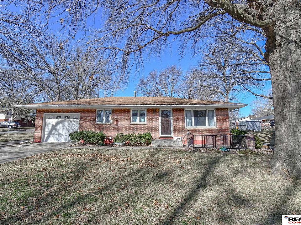 1st image of 841 Aspen Ln