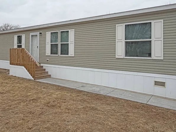 781 W Walcott Rd #182, Walcott, IA 52773