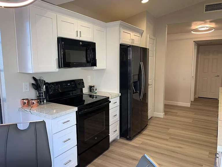 13618 S 41st Pl — Photo 5