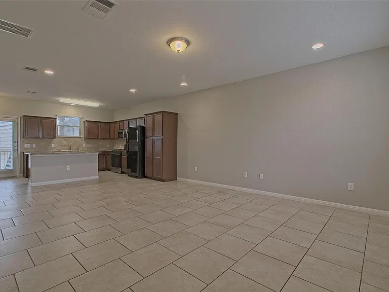 315 N Heatherwilde Blvd — Photo 9