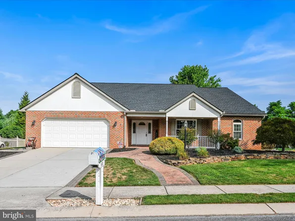 1433 Greenmeadow Dr, York, PA 17408
