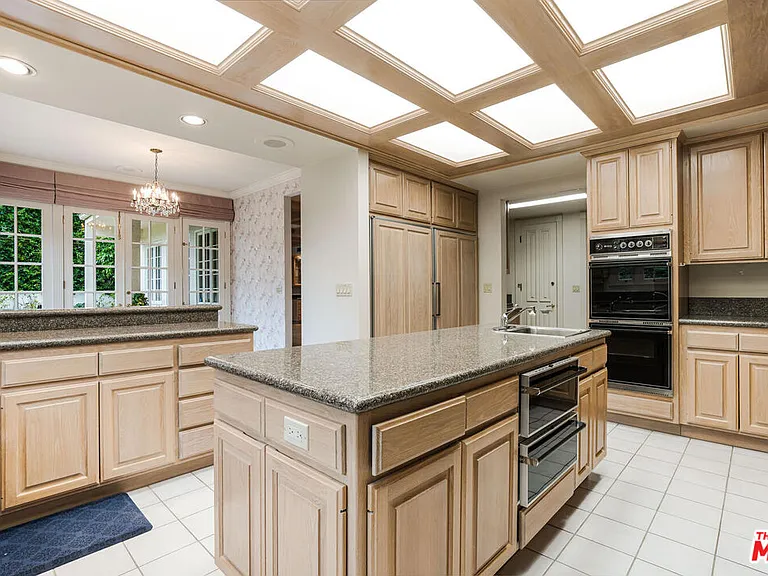 604 N Linden Dr — Photo 17