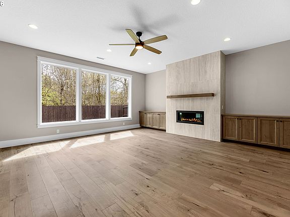 4th image of 16221 NE 180th St