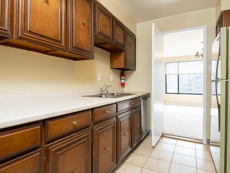 2501 Calvert St NW #604 — Photo 6