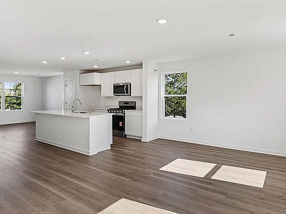 5th image of 861 Briar Glen Ct