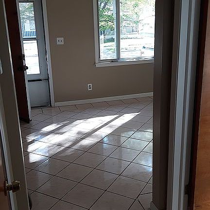 4th image of 1836 Warwick Ave