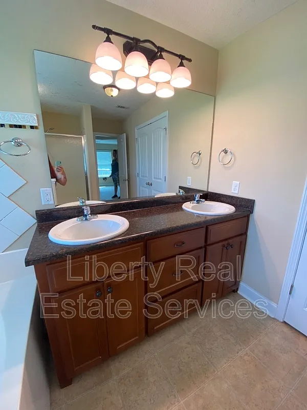 Winchester Estates — Photo 4