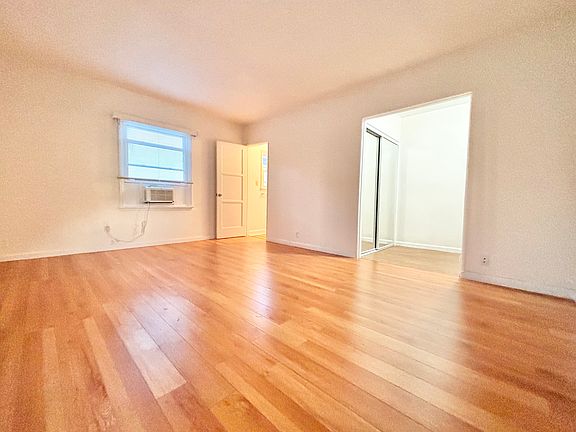 3rd image of 4927 Beverly Blvd #19