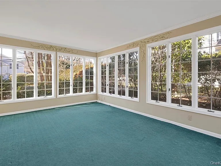 695 Hunt Ln — Photo 5
