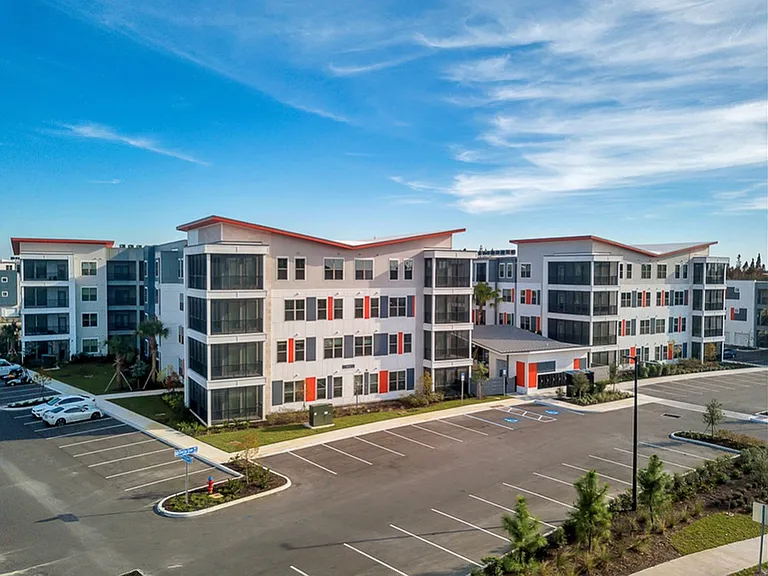 Nexus Brandon Apartments — Photo 42
