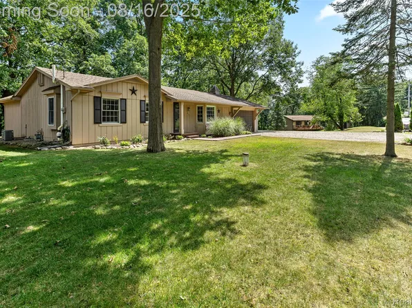 400 Shaw Ct, Milford, MI 48380