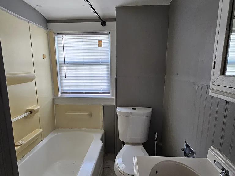 18 Maple St #18 — Photo 3