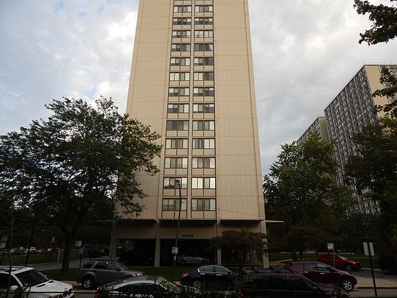 4th image of 4800 S Lake Park Ave APT 207