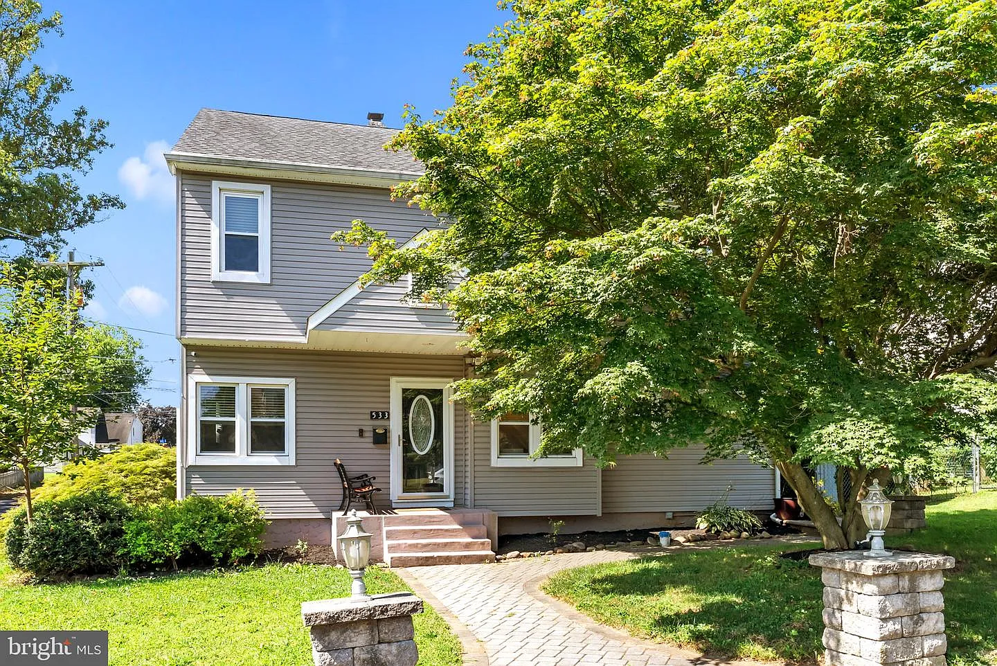 533 Avenue F photo 1