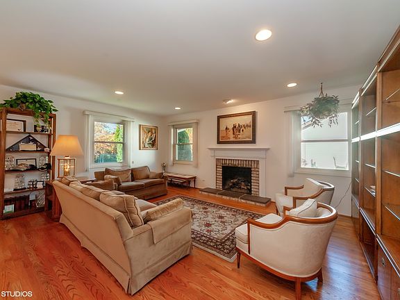 5th image of 531 Springside Ln