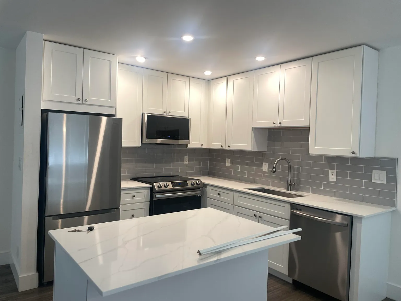 1 bed, 1.5 bath, 726 sqft, $1,650 — Photo 3
